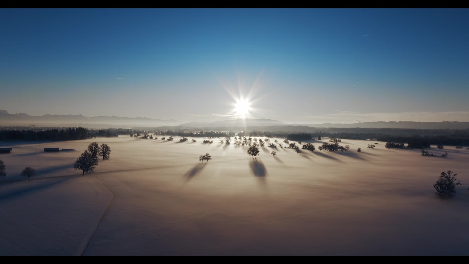 Winterlandschaft aus der Luft — Drohnenaufnahme in Oberbayern